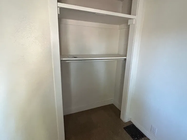 4801 W Irving St — Photo 16