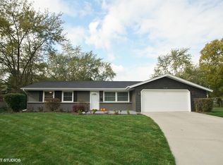 812 Stamford Ct, Schaumburg, IL 60193
