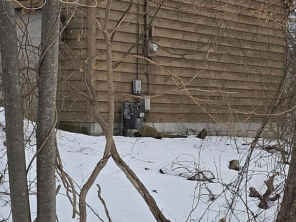 3rd image of 15460 Kelly St