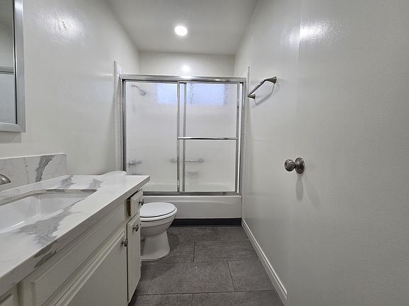 2nd image of 105 N Croft Ave APT 7