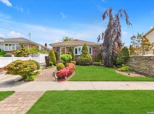 22-11 157th St, Whitestone, NY 11357