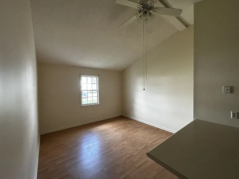 316 Pleasant St #B — Photo 2