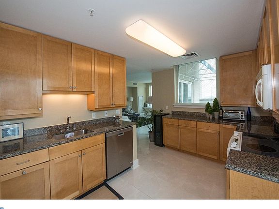 5th image of 717 S Columbus Blvd Unit 802