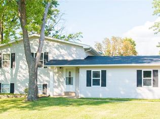 8 Queen Cir, O'Fallon, MO 63366