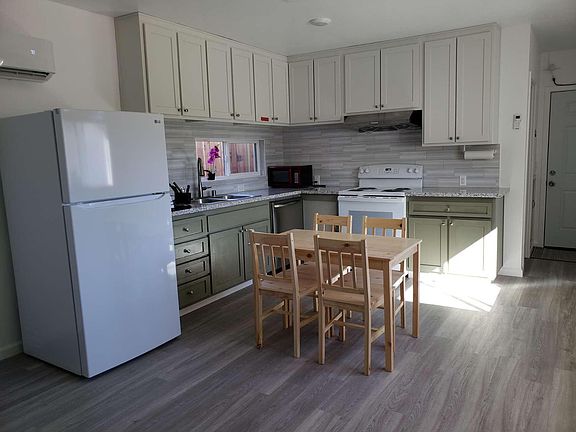 3rd image of 820B Yeoman Ct