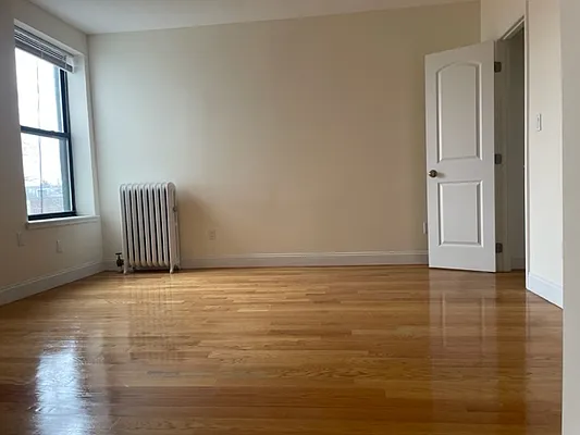 Rented by Alexiou Realty | media 6