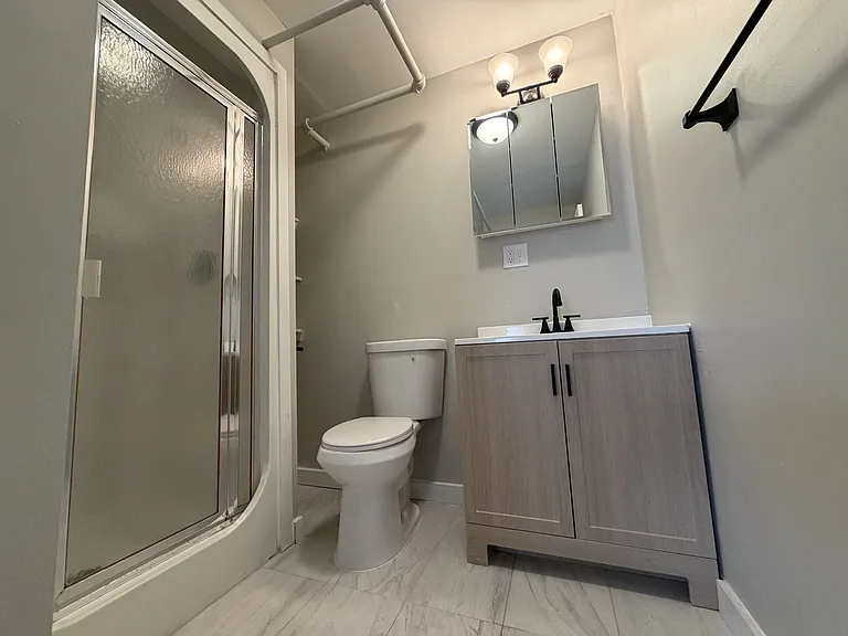 Primary En-Suite Bathroom