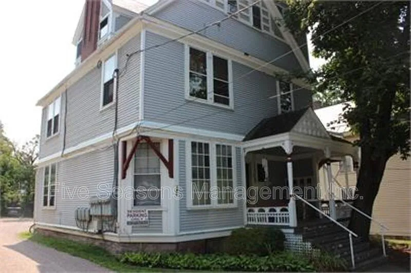 2 bed, 1.0 bath, 800 sqft, $2,000 — Photo 2