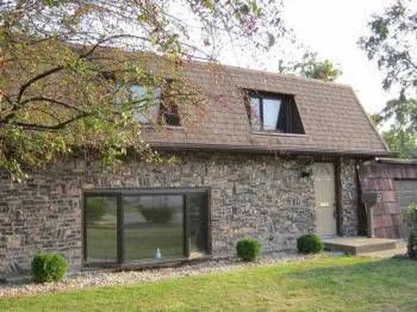 619 E 13th St, Hobart, IN 46342