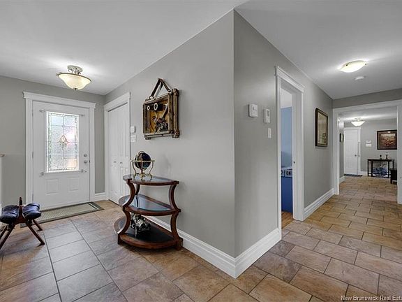 5th image of 735 Hillcrest Rd