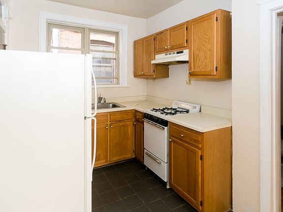 3rd image of 4229 N Paulina St APT 1W