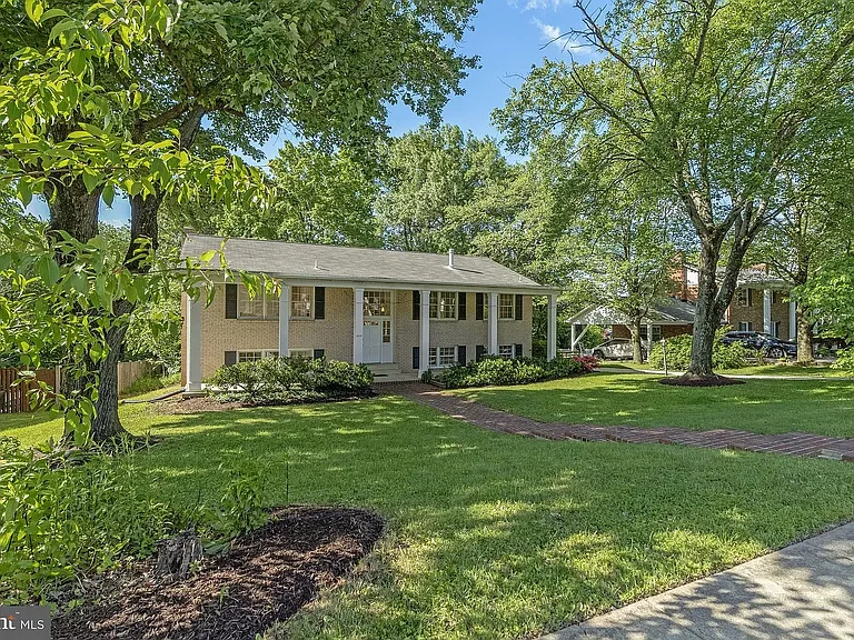8009 Lewinsville Rd — Photo 3
