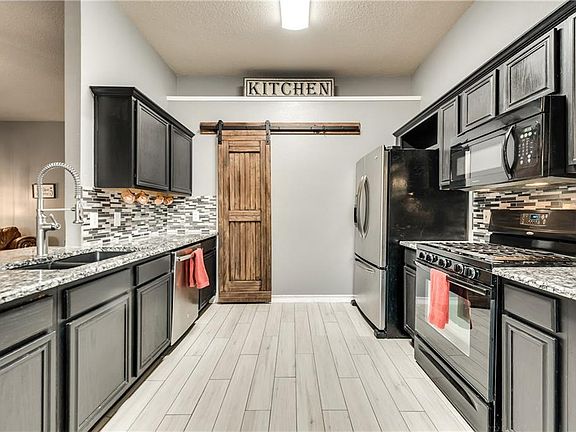 4th image of 129 Bowie Dr