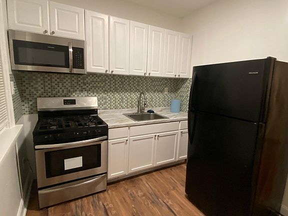 5th image of 3012 N Stillman St