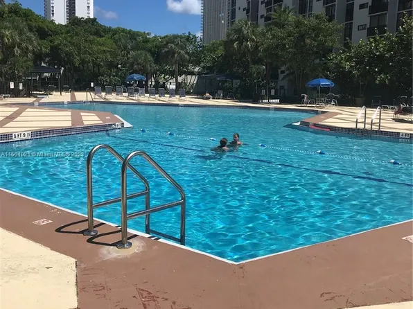 17021 N Bay Rd, Sunny Isles Beach, FL