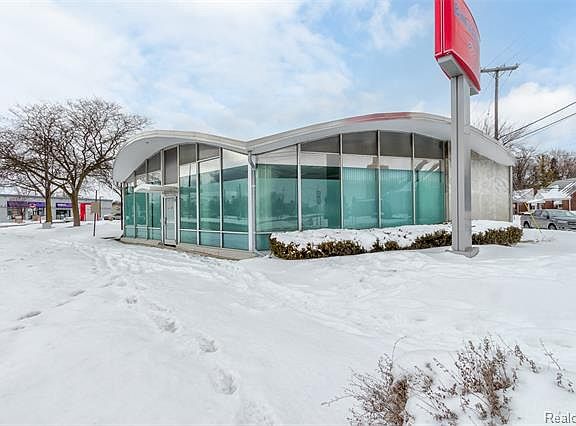 3rd image of 25712 Grand River Ave