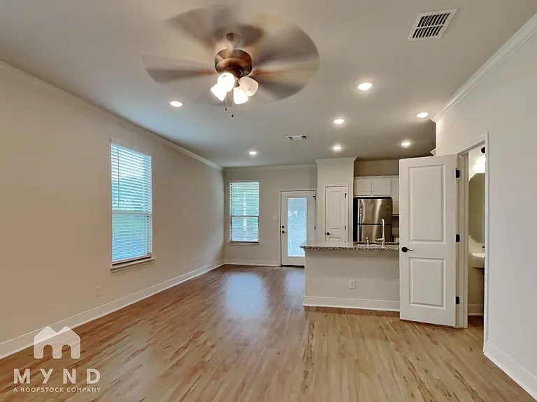 2230 Sandlewood Cv #102 — Photo 6