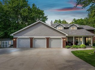 1096 Golden Oaks Ln, Hudson, WI 54016