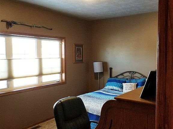 4th image of 3705 W Urban Cir