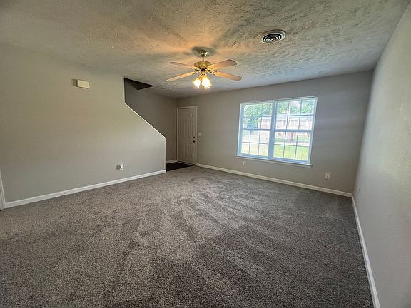 3rd image of 1516 Center Pointe Dr