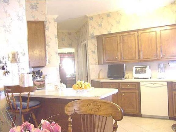 5th image of 154 Lake Forest Dr