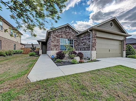 3rd image of 2023 Port Ellen Dr