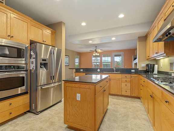 5th image of 905 Emerald Hills Cir