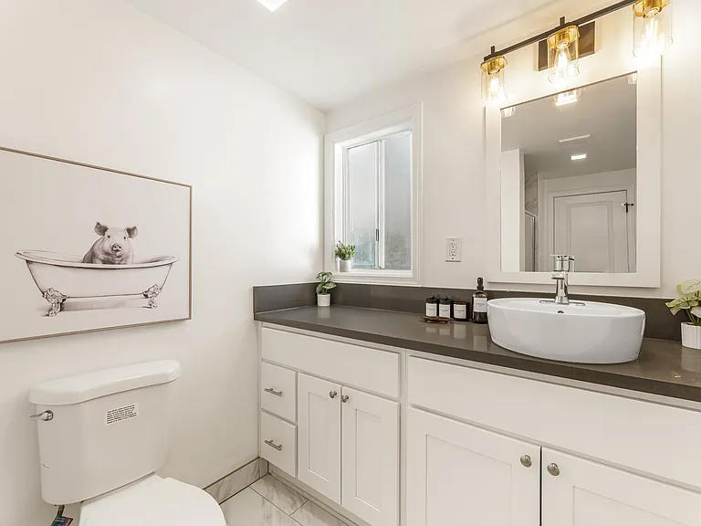 5700 Vanalden Ave — Photo 15