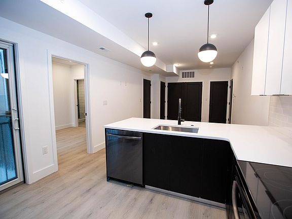 4th image of 1103 S 47th St #2-B