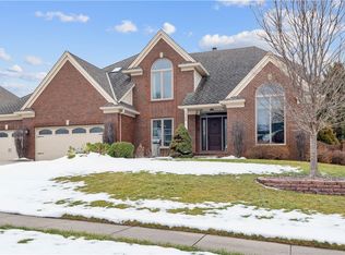 13300 Sunset Cir, Clive, IA 50325