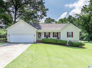 614 7th St NE, Arab, AL 35016