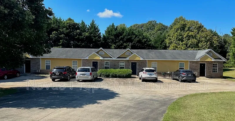 1 bed, 1.0 bath, 680 sqft, $900 — Photo 2