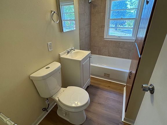 5th image of 815 Hoban Ave