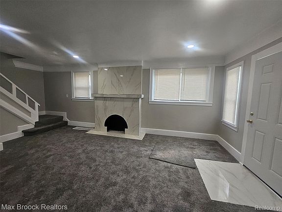3rd image of 13942 Whitcomb St