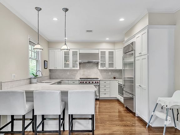 3rd image of 131 Winchester St #131