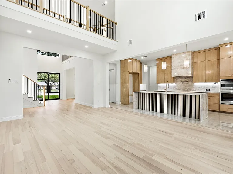 3135 Walnut Hill Ln — Photo 8