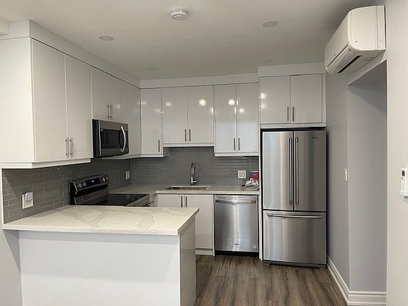 5th image of 749 Marlee Ave #4