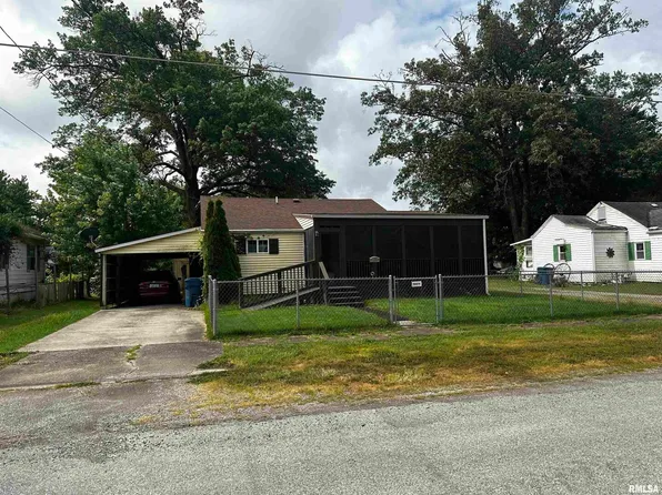 420 McFall St, Benton, IL 62812