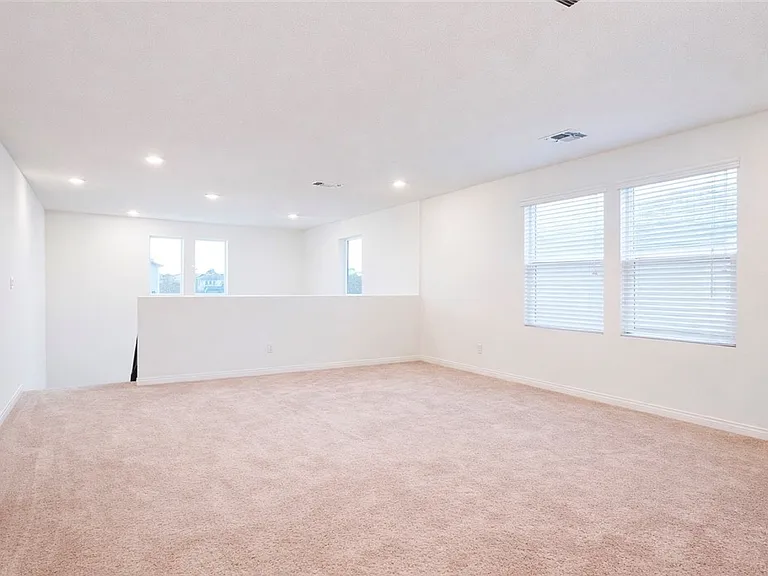 8038 Minavalle Ave — Photo 8