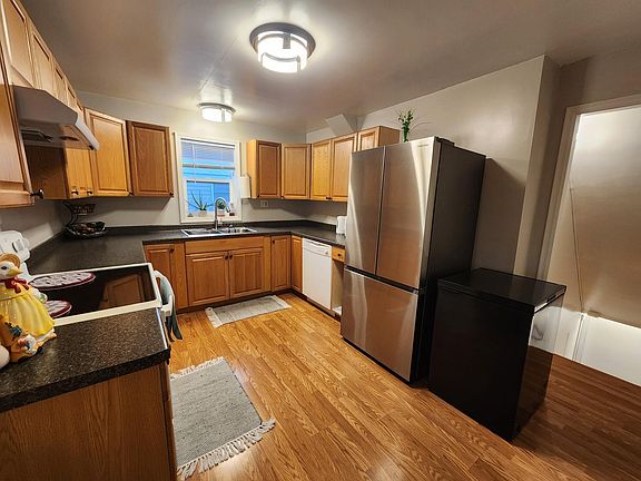 4th image of 804 13th Ave SW
