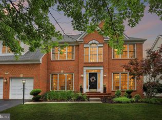 42855 Chatelain Cir, Ashburn, VA 20148