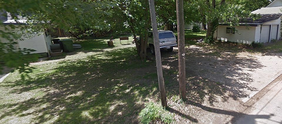 2nd image of 800 S 3rd St