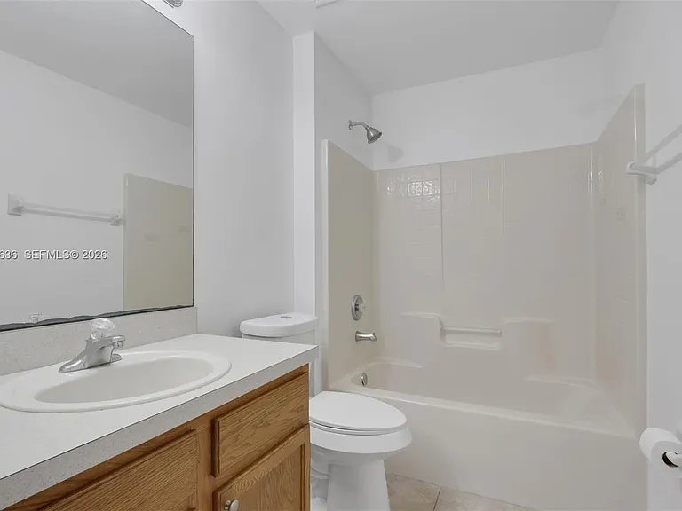 1807 NE 28th St — Photo 17