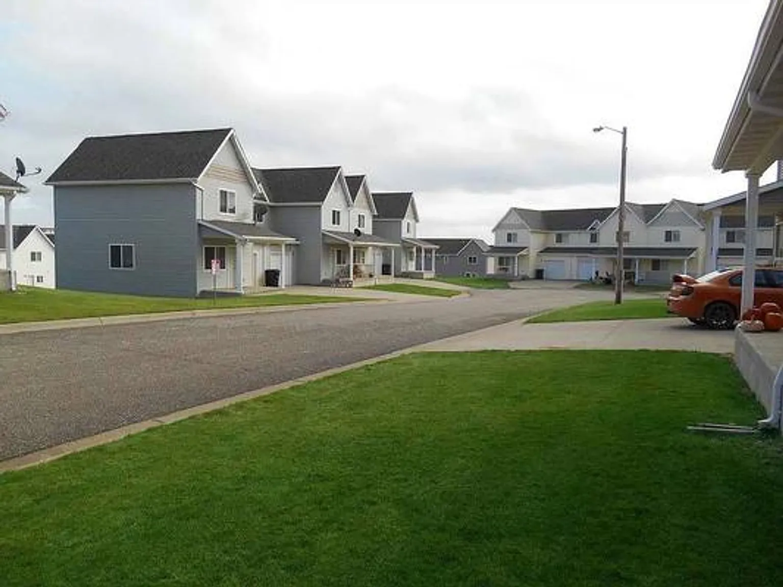 Dickinson Townhomes — Photo 1