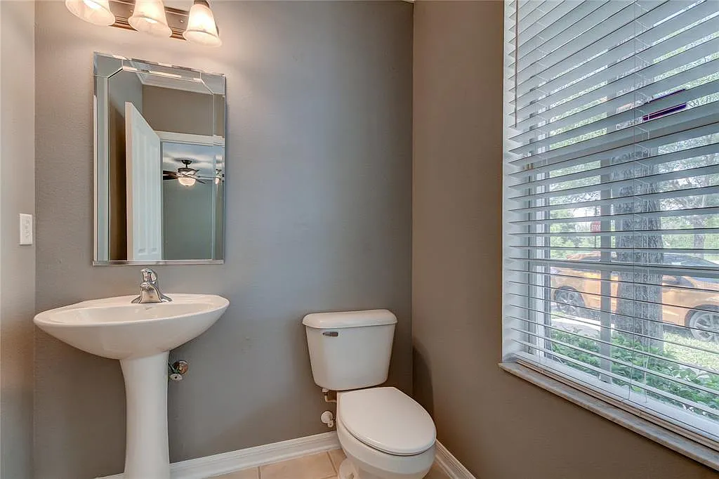 3 bed, 2.5 bath, 1452 sqft, $2,700 — Photo 3