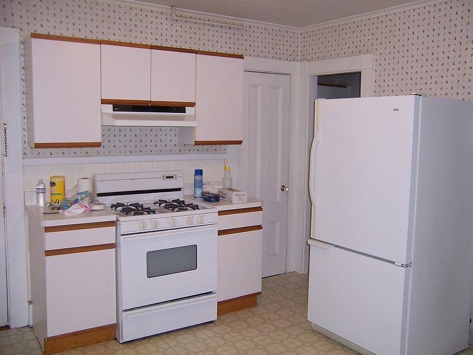 2nd image of 19 Hampshire St #2
