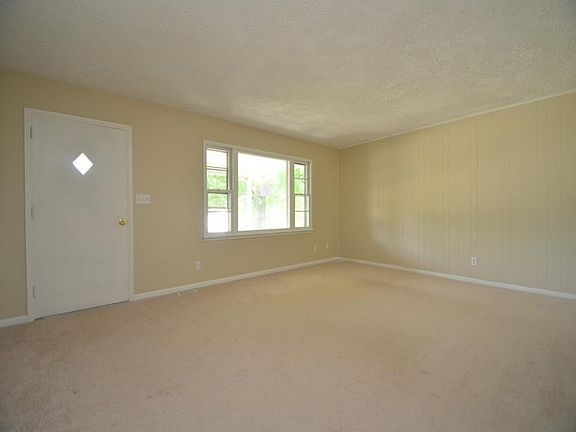 3rd image of 301 E Roger Dr
