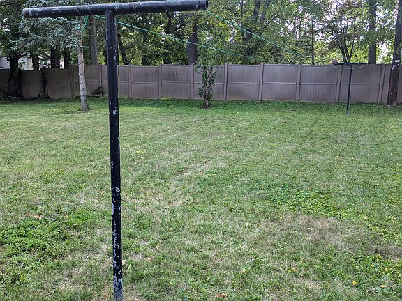 Huge back yard for gardening, entertaining, play area for kids