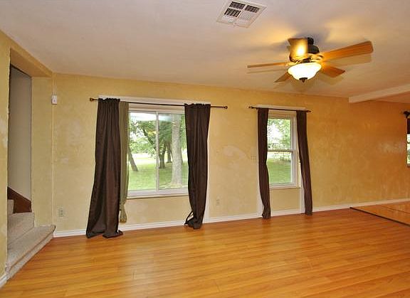 5th image of 215 S Menger Ln
