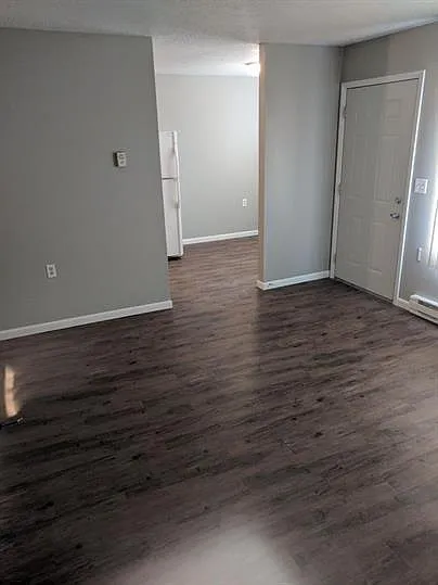 904 Baker Street — Photo 3